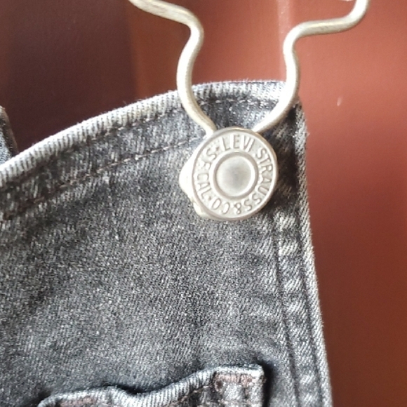 Levi's Premium Black skinny  Overalls with Classic Bib Front and Sturdy Denim - Picture 5 of 15